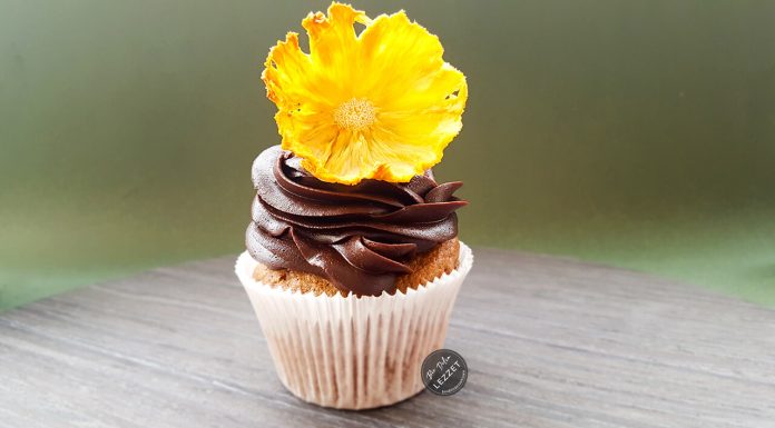 Ananas Çiçekli Cupcake